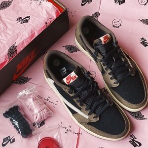 Jordan 1 Retro Low OG SP Travis Scott Mocha.